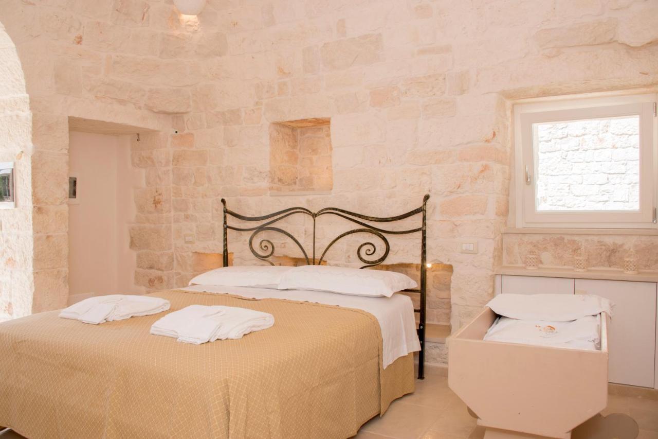 Trullo Cinquenoci Suite Locorotondo Bagian luar foto