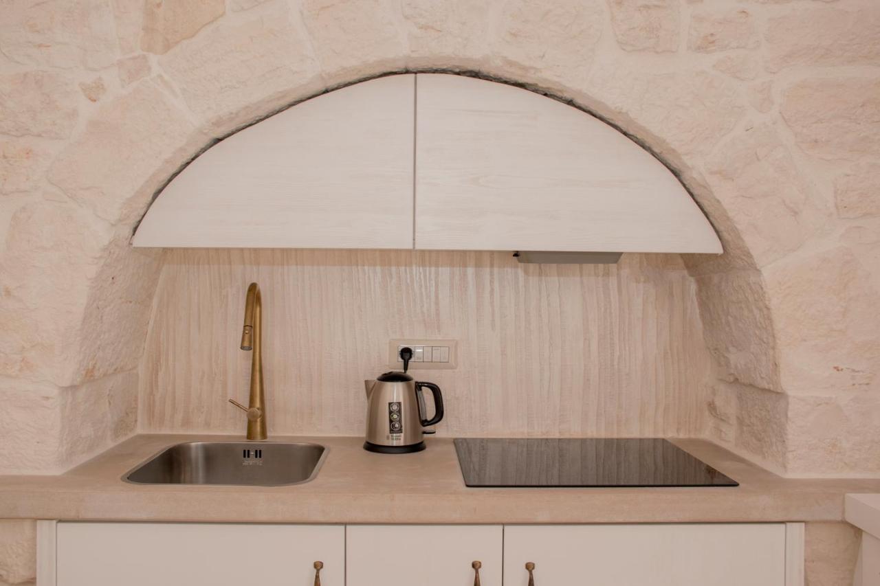 Trullo Cinquenoci Suite Locorotondo Bagian luar foto