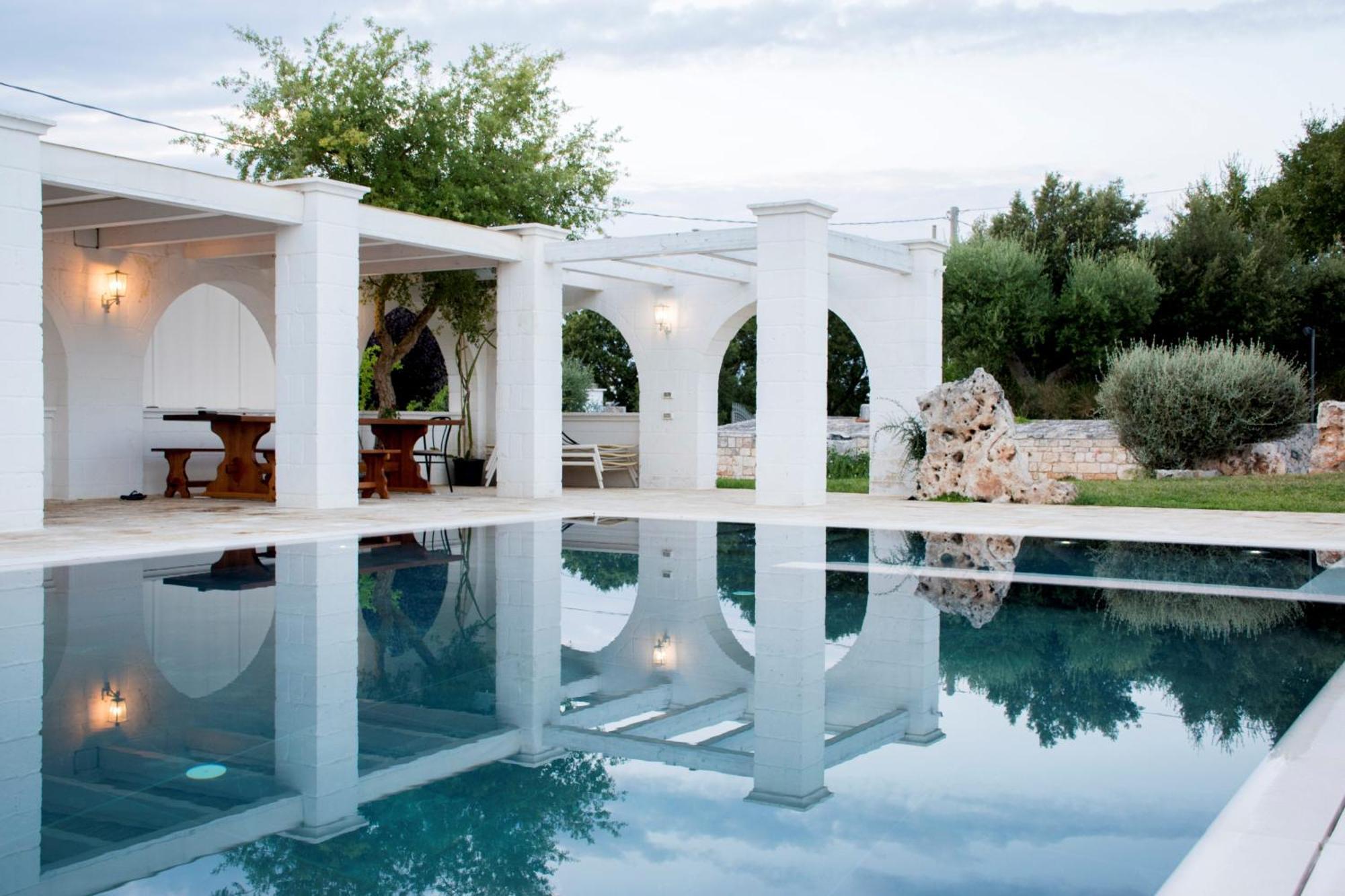 Trullo Cinquenoci Suite Locorotondo Bagian luar foto