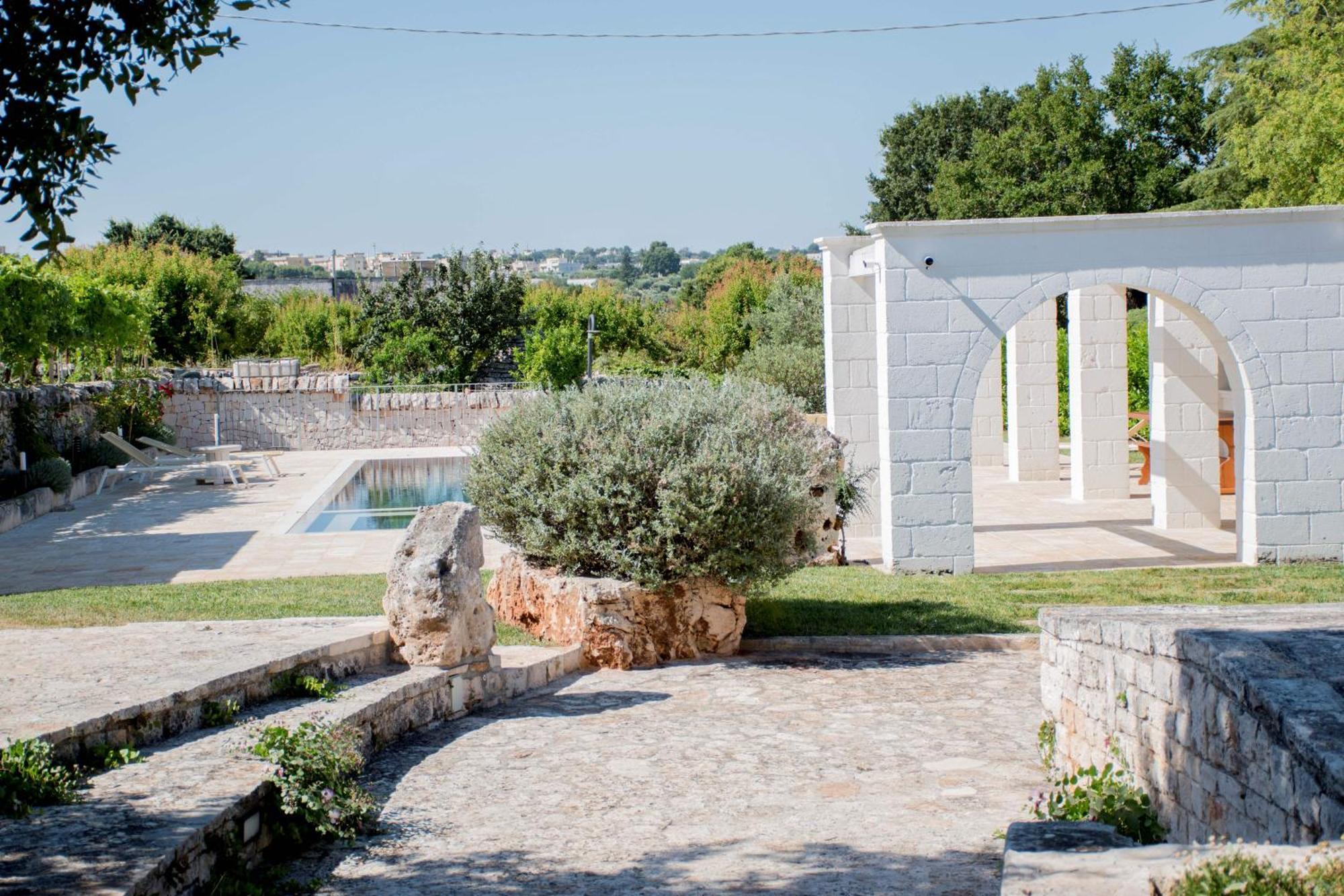 Trullo Cinquenoci Suite Locorotondo Bagian luar foto